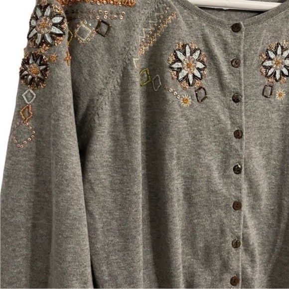 Sundance Marimba Gray Floral Embroidered
Beaded Gray Cardigan Sweater Medium - Picture 4 of 6